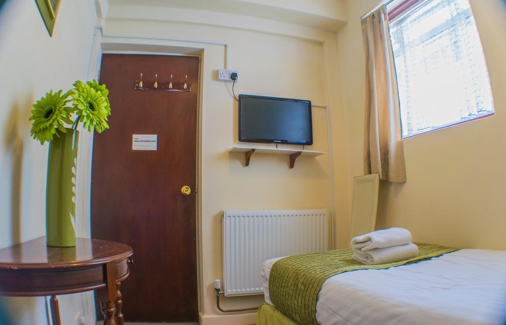 Heathrow Palace Hotel Hounslow Ngoại thất bức ảnh